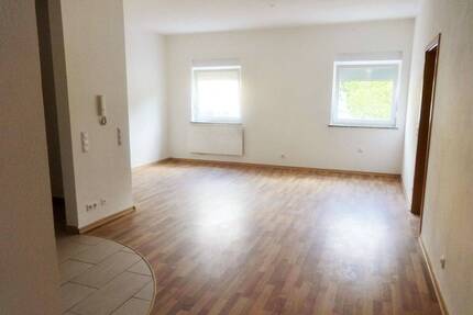 Renovierte Erdgeschosswohnung mit offener Küche und Freisitz - Amberg