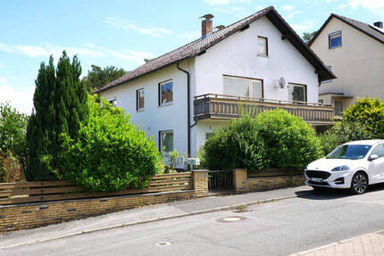 Neuer Preis! Hier lässt es sich gut leben. Geräumiges EFH mit Garten in Rödental - Einberg
