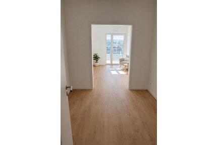Elegantes Wohnen in TOP-Lage 4 Zimmer-Wohnung mit großer Loggia - Sankt Ingbert
