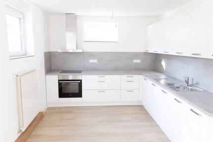 Sanierte 2.5-Zi-Wohnung mit Einbauküche, Terrasse, Garten + Gartenhütte in Waldstetten