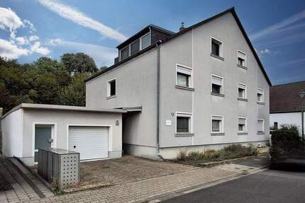 Großzügiges Zweifamilienhaus mit viel Platz und separatem Bürobereich in Top Lage von D-Unterrath - Düsseldorf