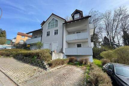 Charmante 2-Zimmer-Dachgeschosswohnung mit Stellplatz und Kellerabteil - Mallersdorf-Pfaffenberg