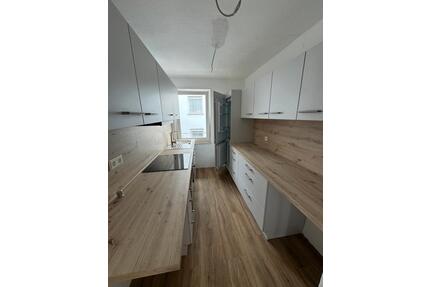 Helle 2,5-Zimmer-Wohnung mit neuer Küche & Balkon - Top Lage - Albstadt