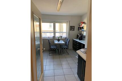 Geräumige 4-Raum in Gotha mit Stellplatz und Balkon