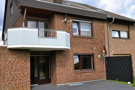 Erdgeschosswohnung mit Südterrasse, Privatgarten & Garage - Eschweiler
