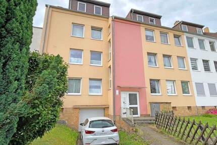 Attraktive, moderne Dachgeschosswohnung mit 4 Zimmern, teilüberdachter Terrasse und 2 Garagen - Hannover Bornum