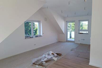 Hochwertige 2-Zi-DG-Wohnung mit Balkon, hohen Decken & offenem Wohnbereich - Erstbezug Privat - Frankfurt am Main Oberrad