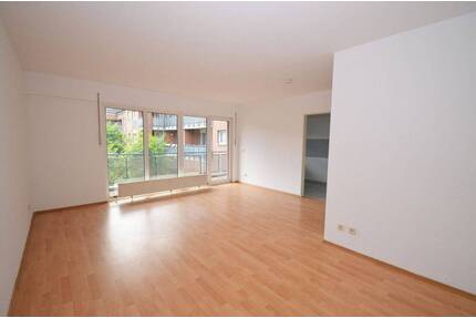Helle 2-Zimmerwohnung mit großem Balkon am Stadtrand von Köln