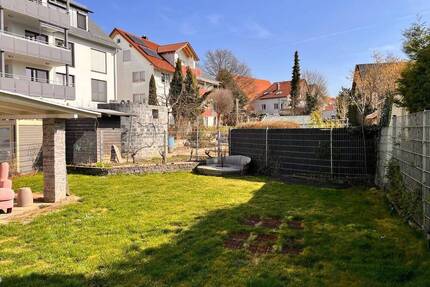 + Einfamilienhaus (DH) mit großem Garten - PKW-Stellplatz - überdachte Terrasse & Balkon + - Leutenbach