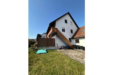 Gepflegte 4-Zimmer-Etagenwohnung mit BalkonGarten in Feldgeding - Bergkirchen