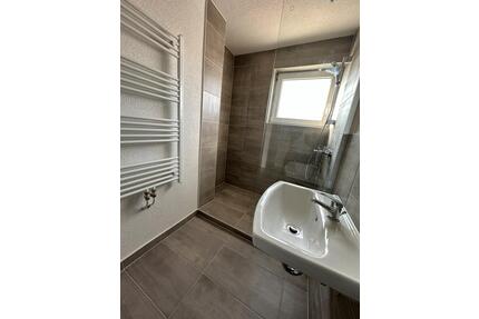 Hechingen - Renovierte 3-Zimmer-Wohnung mit Garage, Einbauküche