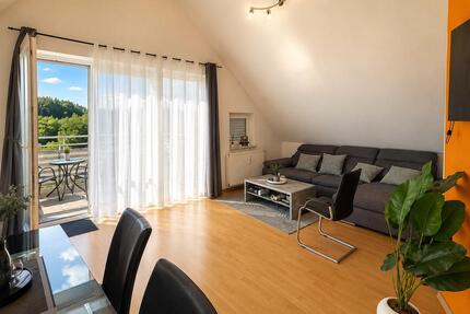 von privat - 2 ZKB DG Wohnung mit Balkon & TG ca. 4,8 % Rendite - Uhingen
