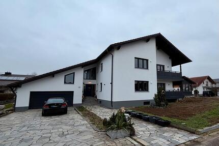 Vermiete große 5-Zimmer-Wohnung mit ca. 130qm mit Balkon - Wallersdorf