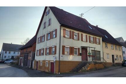 Renovierungsbedürftiges Wohnhaus und Scheune mit Garage - Blaufelden