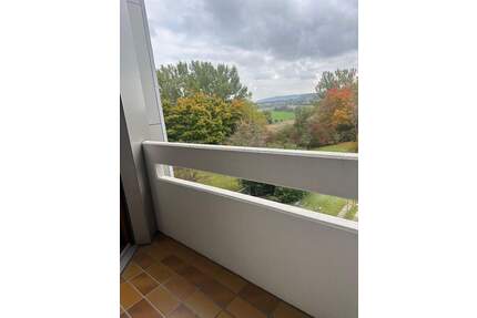 Große helle 3,5-Zimmer-Wohnung mit herrlicher Aussicht in Singen-Nordstadt - mit Balkon, Aufzug und Tiefgarage - Singen (Hohentwiel)