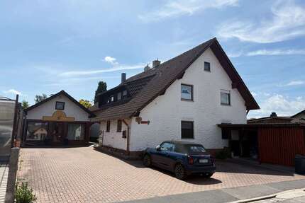Haus zum Kaufen in Burglengenfeld 360.000,00 € 234 m²