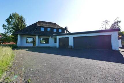 Exklusives Betriebsleiterwohnhaus mit 515 m² + 4.080 m² Grundstück - Bad Driburg