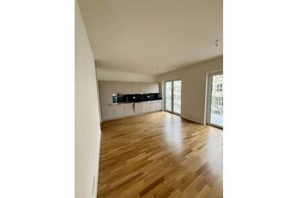 3 Zimmer mit Wohnküche und ein großer Balkon - Berlin Spandau