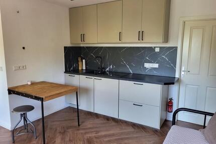 In 2er WG - 1 Zimmer mit EBK, Bad und Balkon - München Schwabing-Freimann