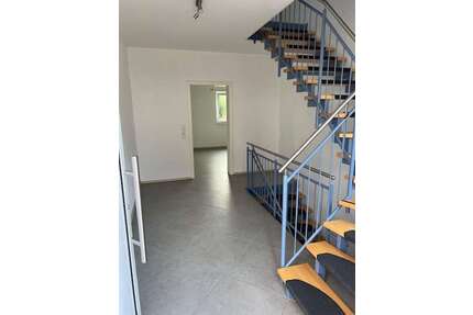 Haus zum Mieten in Reichenbach-Steegen 2.200,00 € 255 m²