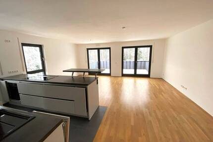 Fürth-Oberfürberg: helle, moderne und äußerst attraktive 4-Zimmer-Eigentumswohnung mit hochwertiger Einbauküche und einem großen und sonnigen Balkon