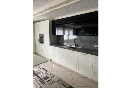Wohnung zu vermieten - 1.700,00&nbsp;EUR Kaltmiete, ca.&nbsp; 160,00&nbsp;m&sup2; in Waldkraiburg (PLZ: 84478)