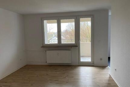 *Frisch renovierte 3-Zimmerwohnung mit Balkon und toller Aussicht* - Bielefeld Jöllenbeck