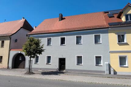 Mehrfamilienhaus im Kern von Schnaittenbach