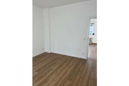 Erstbezug -Kernsanierte, helle 2-Zimmer Wohnung mit Balkon - Köln Nippes