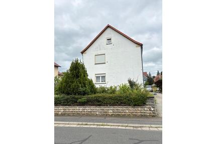 Großzügiges Wohnhaus mit großem Garten, Garage & Carport - Breitengüßbach