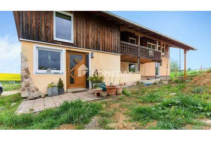 Modernisiertes Bauernhaus auf ca. 5.981?m² mit Pferdestall & Potenzial für weiteres EFH - Osterhofen Königsöd