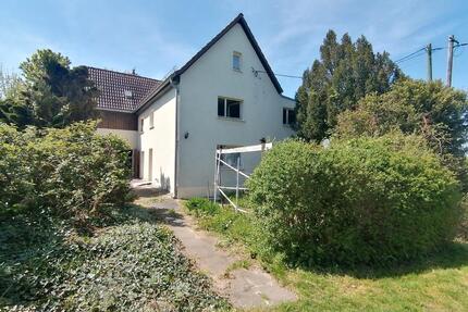 Haus mit großem Grundstück - 180.000,00&nbsp;EUR Kaufpreis, ca.&nbsp; 97,00&nbsp;m&sup2; in Döbeln (PLZ: 04720)
