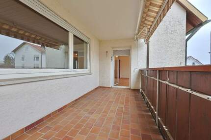 Frisch renovierte 3,5-Zimmer-Wohnung mit Balkon in ErbachErsingen