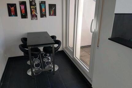 Privatverkauf: Helle 2-Zimmer-DG-Wohnung mit Loggia & Stellplatz - Stuttgart Neuwirtshaus