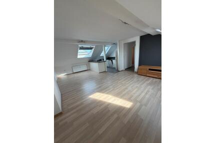 Helle 2-Zimmer DG-Wohnung mit Garage & EBK in Dortmund-Wickede