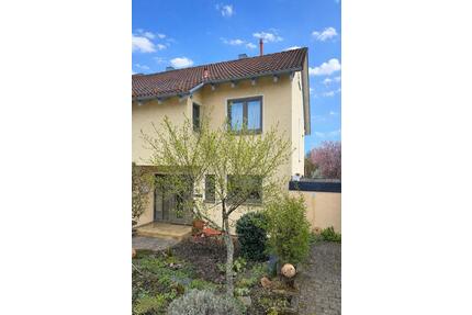 Gepflegtes Reihenendhaus mit sonnigem Garten Oberkochen-Heide