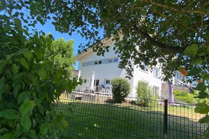 Raumwunder in Schwindegg: 190m² DHH | Energie B | 585m² Grund