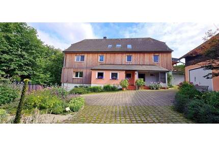 Modernisierter und energetisch sanierter Resthof mit 7.000 qm Grund und optional 2 ha Wiese - Ludwigsstadt Lauenhain