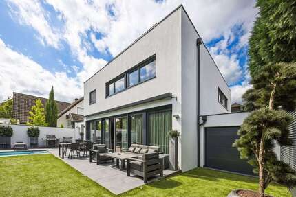 Haus zum Kaufen in Ratingen-Lintorf 1.450.000,00 € 276 m²