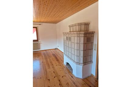 3-Zimmer DG-Wohnung in ruhiger Lage von Titisee zu vermieten - Titisee-Neustadt