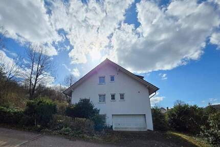 Gepflegtes Dreifamilienhaus in Top Lage, Garagen und viel Potenzial - Blieskastel Lautzkirchen