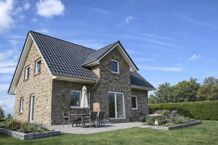 Landhaus mit Kapitänsgiebel in Roffhausen - Schortens