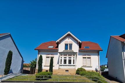 Zweifamilienhaus im Villenstil provisionsfrei in Östringen