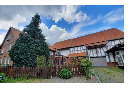 Fachwerktraum für Pferdehalter mit großem Wohnhaus, Offenstall, Nebengebäuden, Reitplatz, Eigen- und Pachtland in Ortslage! - Wächtersbach Leisenwald