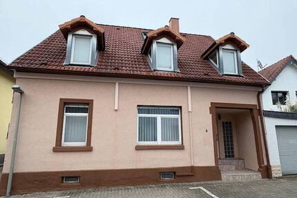 Einfamilienhaus mit Einliegerw. od. Büro in ruhiger Umgebung von KA-Grünwinkel - Karlsruhe