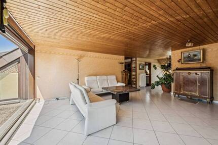 Stilvolle DG-Wohnung mit Loggia am Feldrand in Ludwigsburg