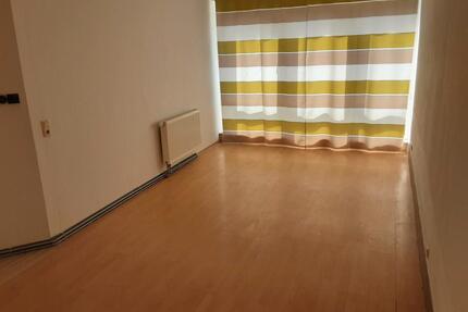 Ruhige 3 ZKB mit Balkon, Stellplatz, Bushaltestelle und Waldlage - Dillingen (Saar)