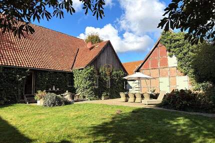 Ein Zuhause mit Seele - Geschichte trifft auf Herzblut! Traumhaftes Fachwerkhaus mit Nebengebäuden - Essel