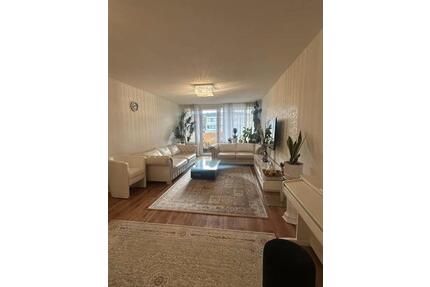 Helle 4-Zimmer-Wohnung mit Einbauküche und Tiefgarage - Taunusstein