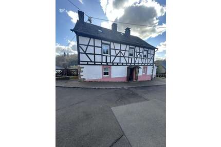 Haus zum Mieten in Niederbrombach 700,00 € 120 m²